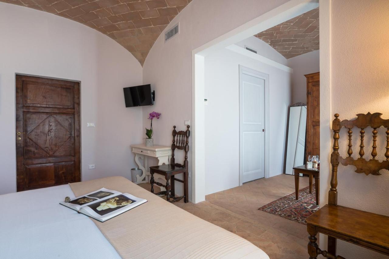 Dimora Delle Muse Bed & Breakfast มอนตาลชิโน ภายนอก รูปภาพ